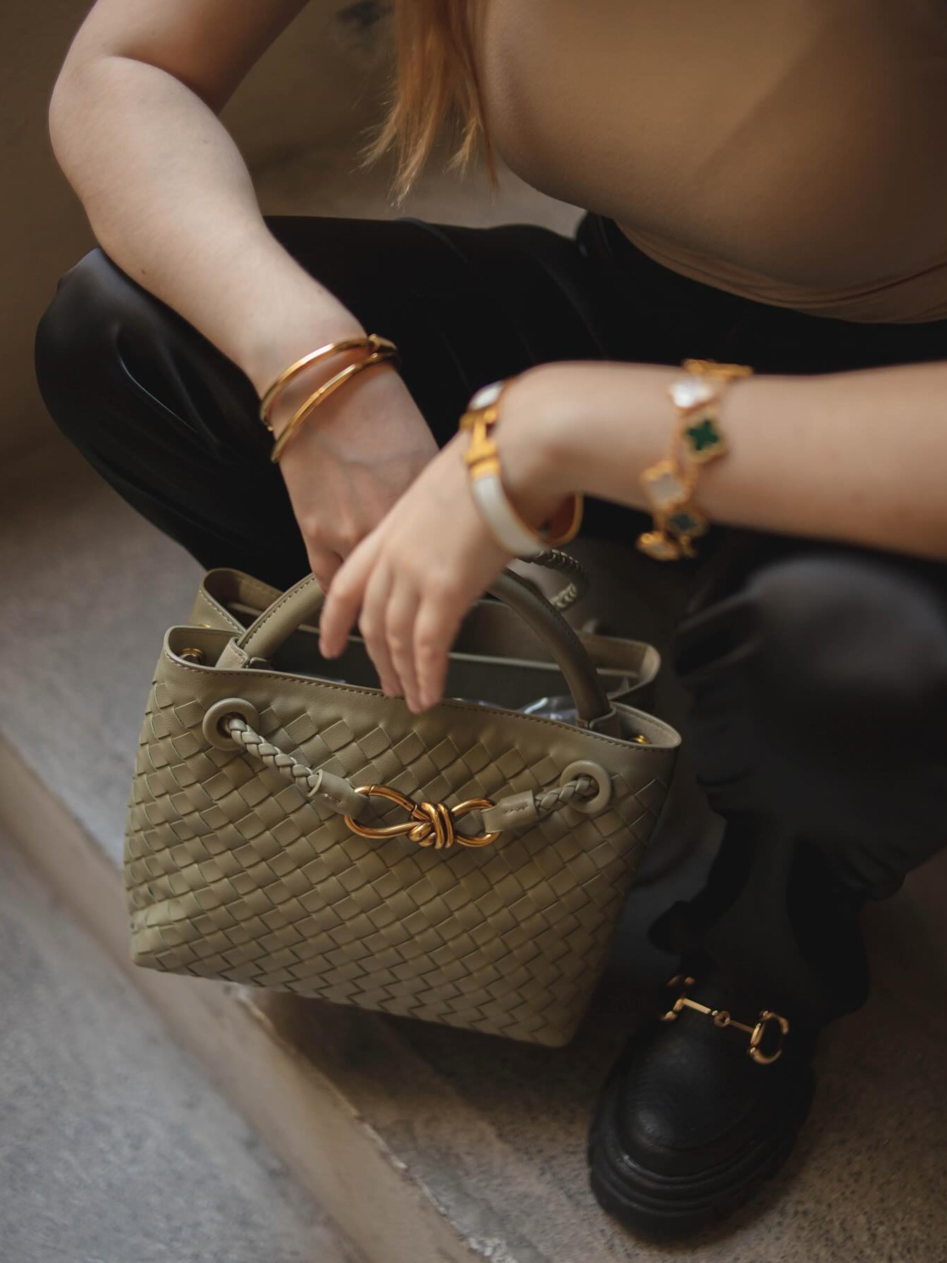 Eloise | Kompaktná tkaná kabelka s textúrovaným povrchom