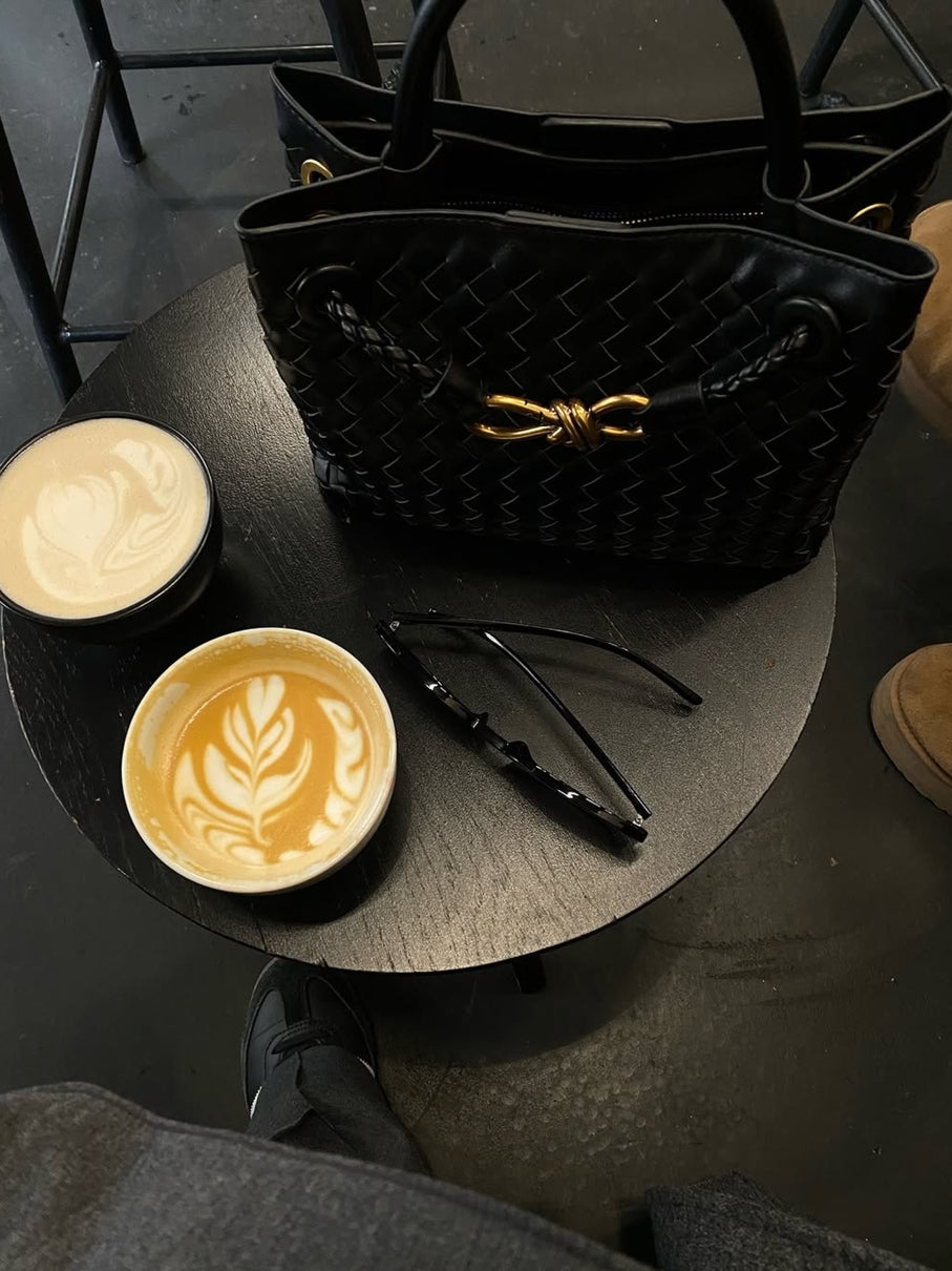 Eloise | Kompaktná tkaná kabelka s textúrovaným povrchom