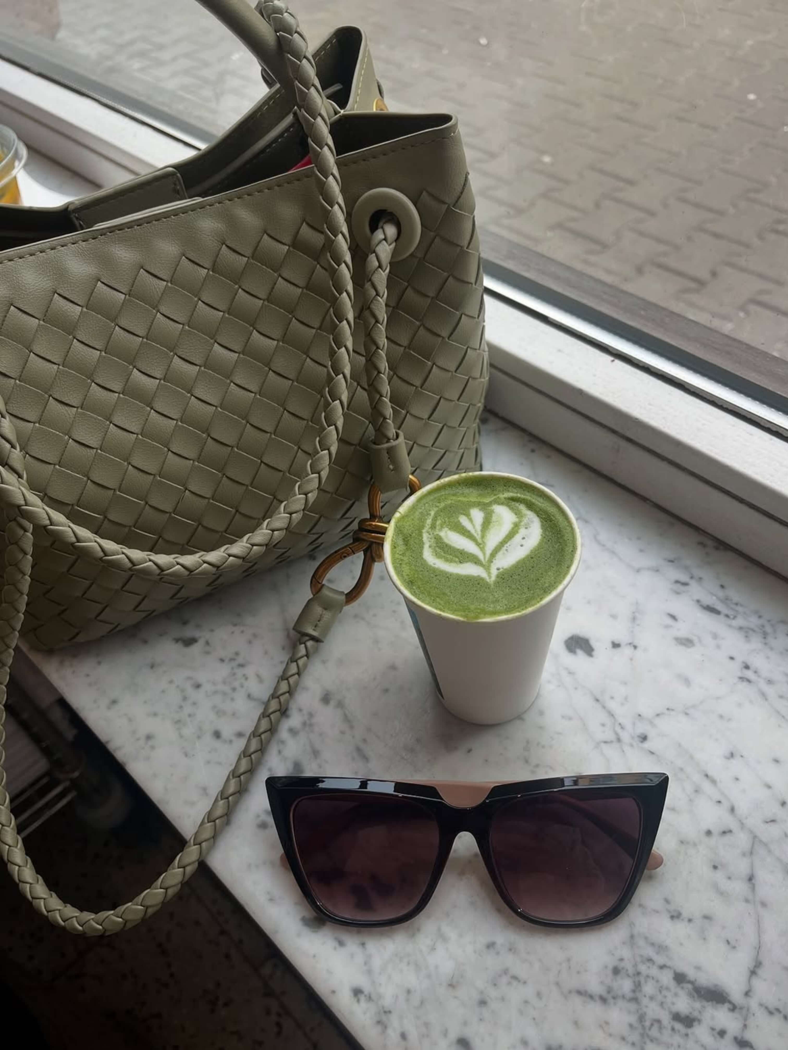 Eloise | Kompaktná tkaná kabelka s textúrovaným povrchom