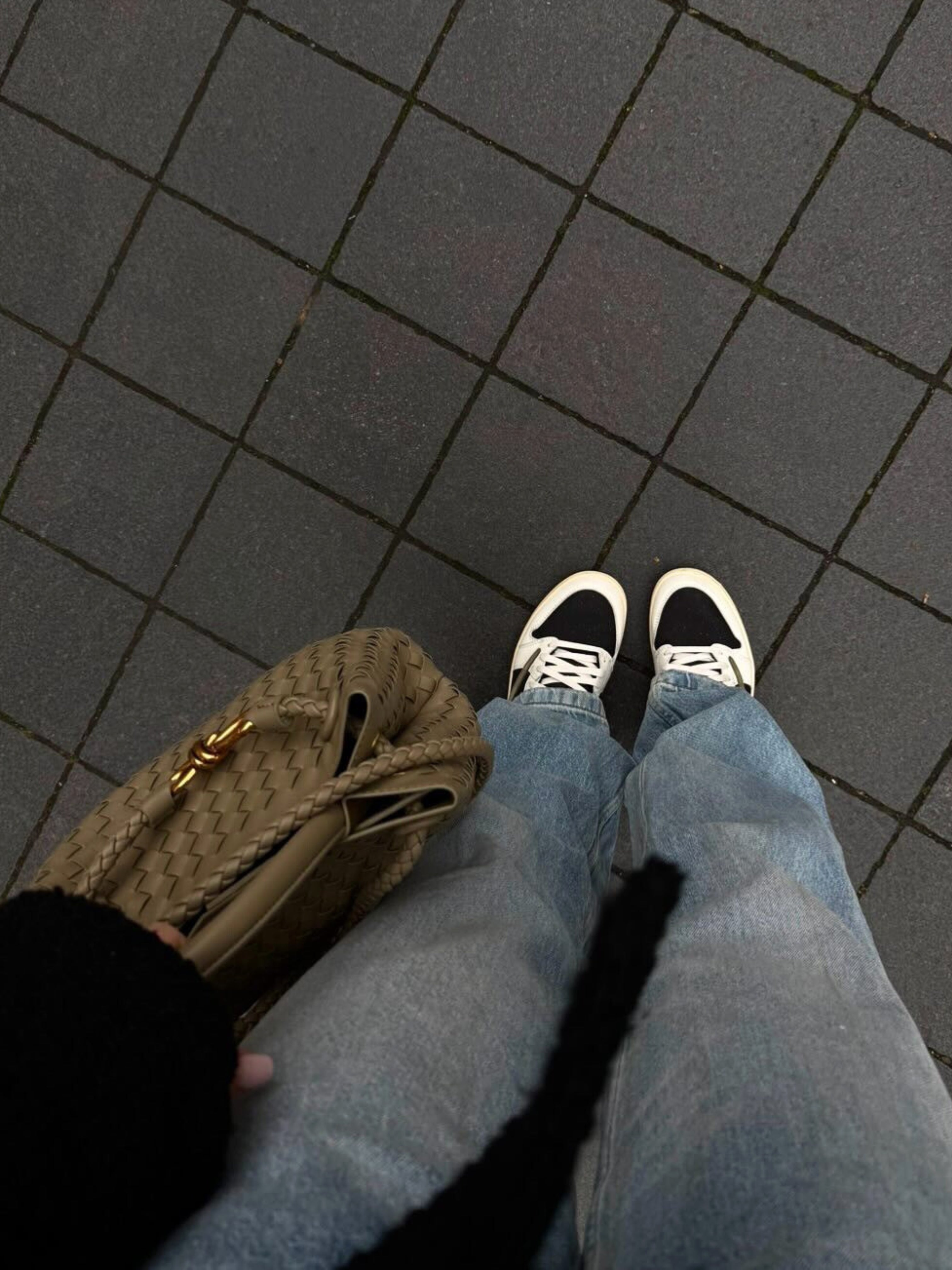 Eloise | Kompaktná tkaná kabelka s textúrovaným povrchom