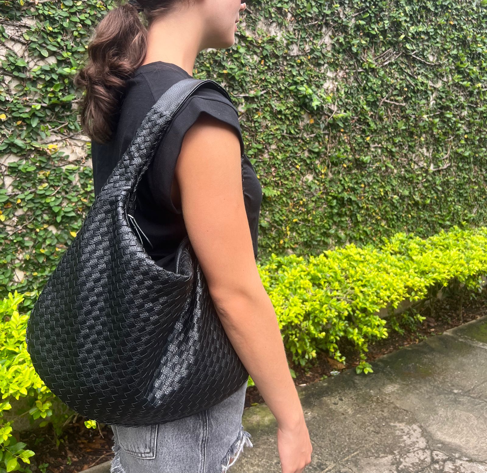 Victoria - Stylish Tote Bag
